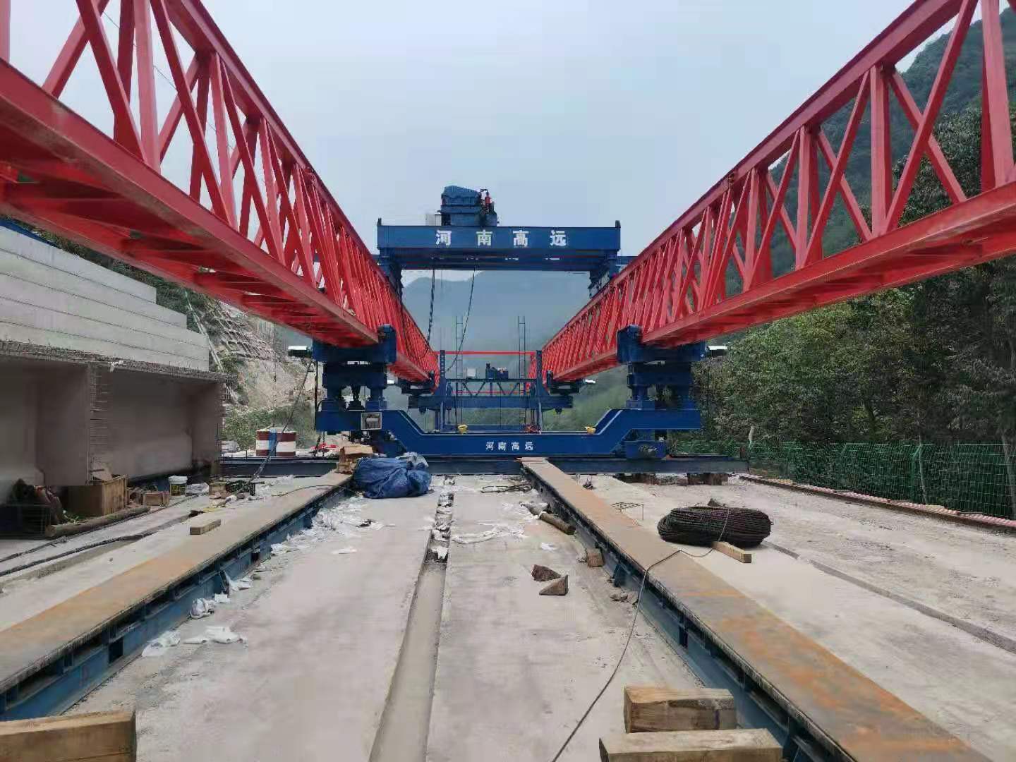 河南高遠公司40m-200t自平衡架橋機，助力四川交投（四川路航-九綿高速）